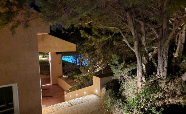 Sardiniene_bei_Nacht_Weg_Villa