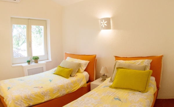 Schlafzimmer_Einzelbetten_Villa_Sardinien